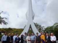第５回日米合同慰霊祭の関係者と。衛藤議員は会長。（平成23年11月　ジーゴ村グアム平和慰霊公苑）