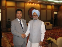 マンモハン・シン首相と面会。（平成23年9月　インド首相官邸）