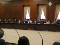 参議院憲法審査会、衛藤議員は委員（平成23年10月　参議院第41委員会室）.JPG