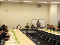 鍼灸マッサージを考える国会議員の会総会、議員は事務局長として司会。（平成25年4月4日　参・議員会館）