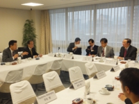 議連朝食会にて、マウン副大臣に質問（平成27年1月22日　党本部）