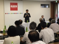 日本の福祉を考える会で冒頭挨拶をする衛藤議員（平成２７年６月１５日　自民党本部）