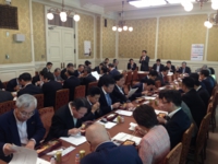 参議院自民党政策審議会にて平和安全法制について平和安全法制理解促進委員長として説明する衛藤議員（平成２７年９月２日　参議院）