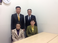 あなたと健康社　特別講演会で東城先生、五来先生と記念撮影、議員は講師の一人として参加（平成２７年１１月２１日　都内）