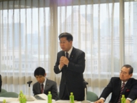 社会福祉推進議連の総会で会長として挨拶する衛藤議員（平成２８年２月２３日　党本部）