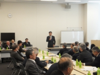 日身連評議員会で冒頭挨拶する衛藤議員（平成２８年３月２２日　参・議員会館）